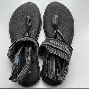 Sanuk yoga sling sandal.  Size 8. Gently used.